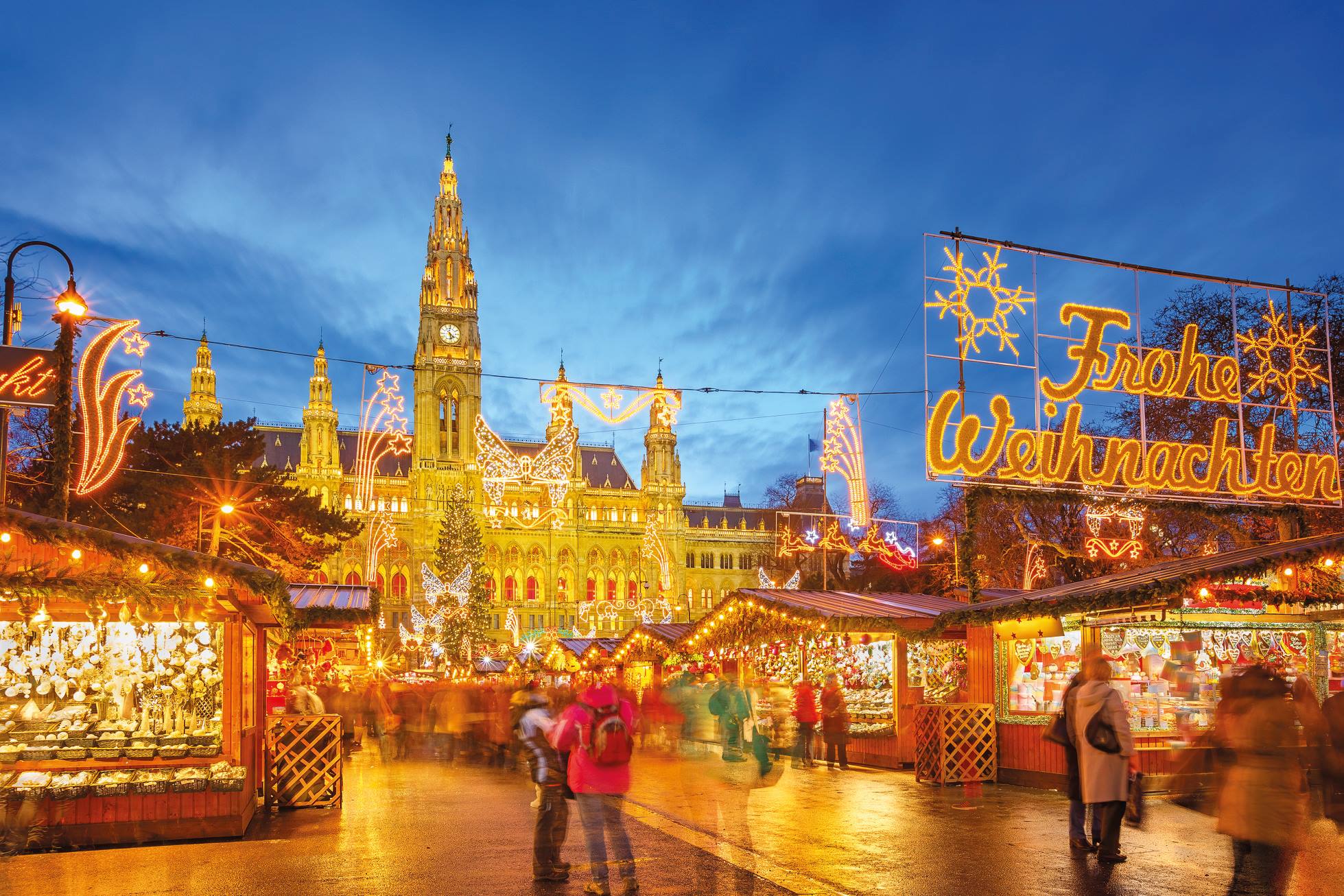Mercadillo de Navidad en Viena, frente a su impactante Ayuntamiento. CRUCEROS DE NAVIDAD VIENA CRUCEROS DE NAVIDAD DANUBIO CHRISTMAS CRUISES DANUBE CRUCEROS MERCADILLOS DE NAVIDAD CRUCEROS MERCADOS DE NAVIDAD CRUCEROS VIENA CRUCEROS DANUBIO DANUBE CRUISES VIENNA CRUISES